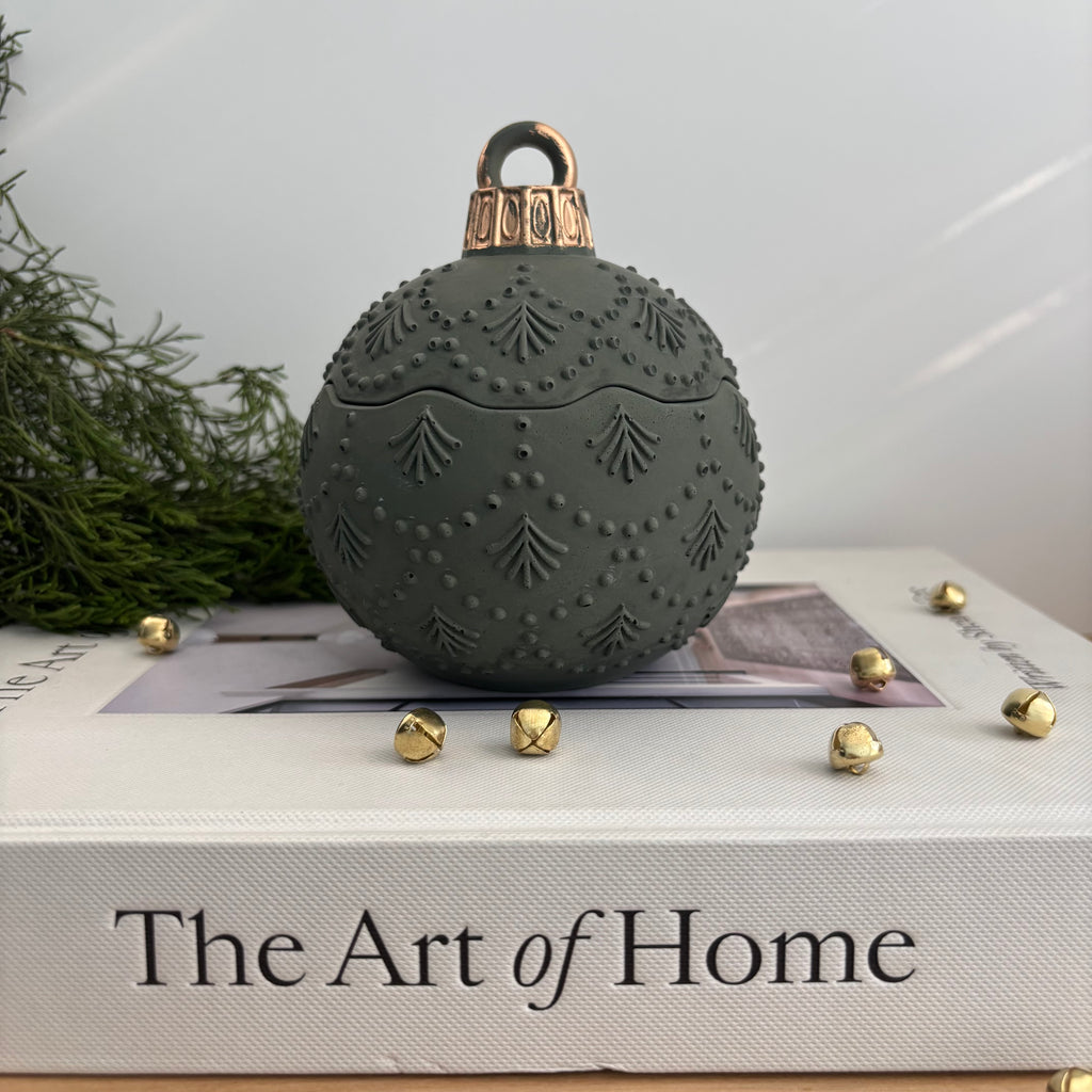 Noelle - Concrete Ornament Vessel