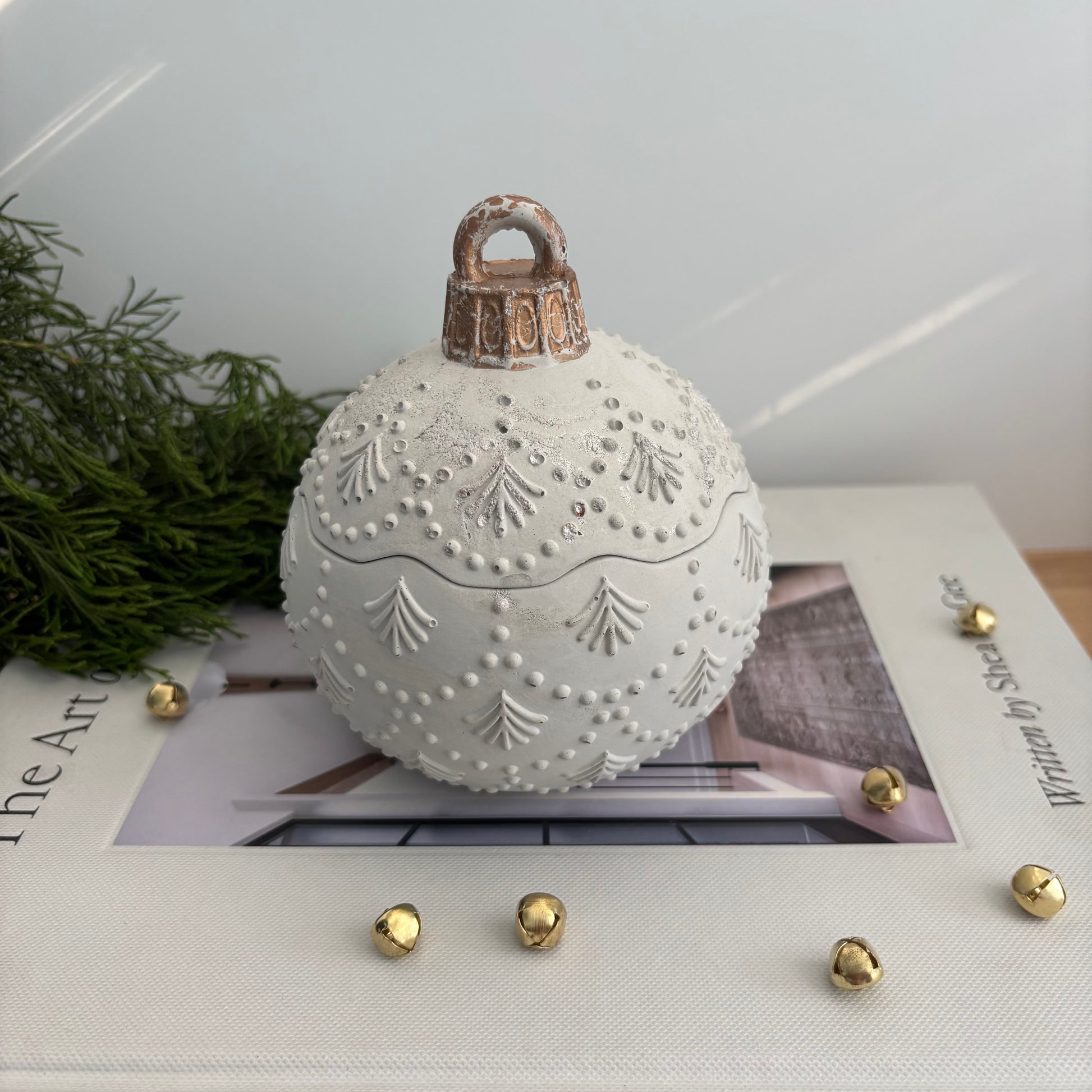 Noelle - Concrete Ornament Candle