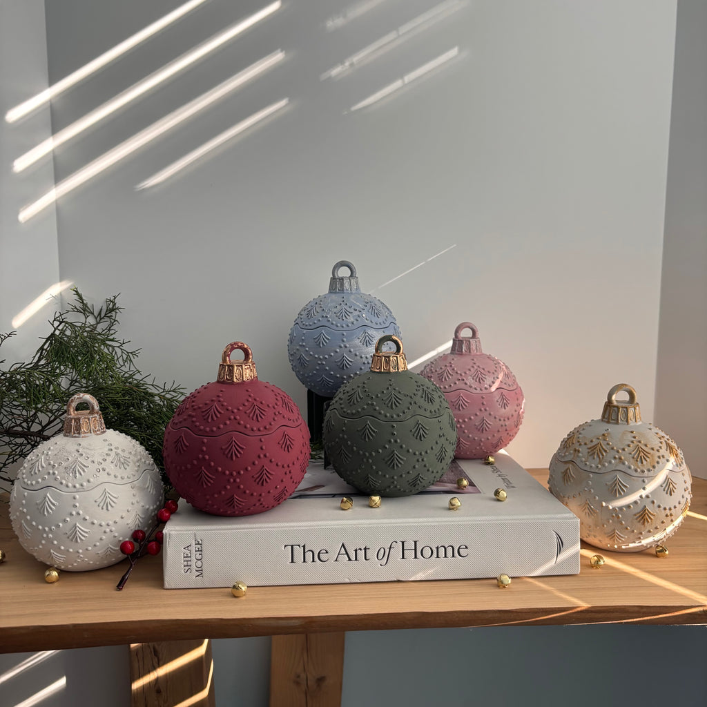 Noelle - Concrete Ornament Candle
