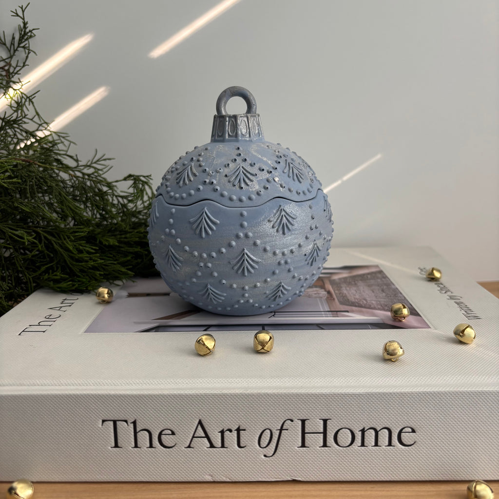 Noelle - Concrete Ornament Vessel
