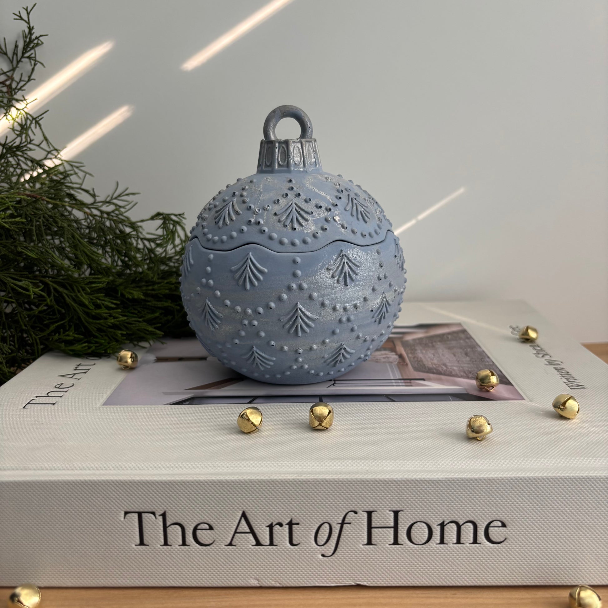 Noelle - Concrete Ornament Candle