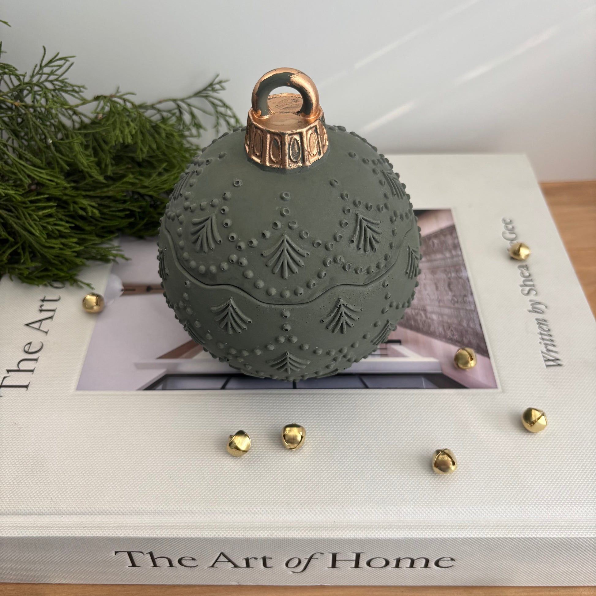 Noelle - Concrete Ornament Candle