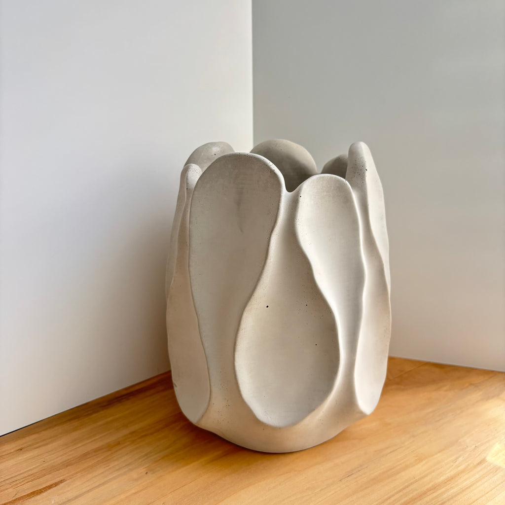 Maros - Sculptural Concrete Vase – Wavy Planter Pot – Organic Vase