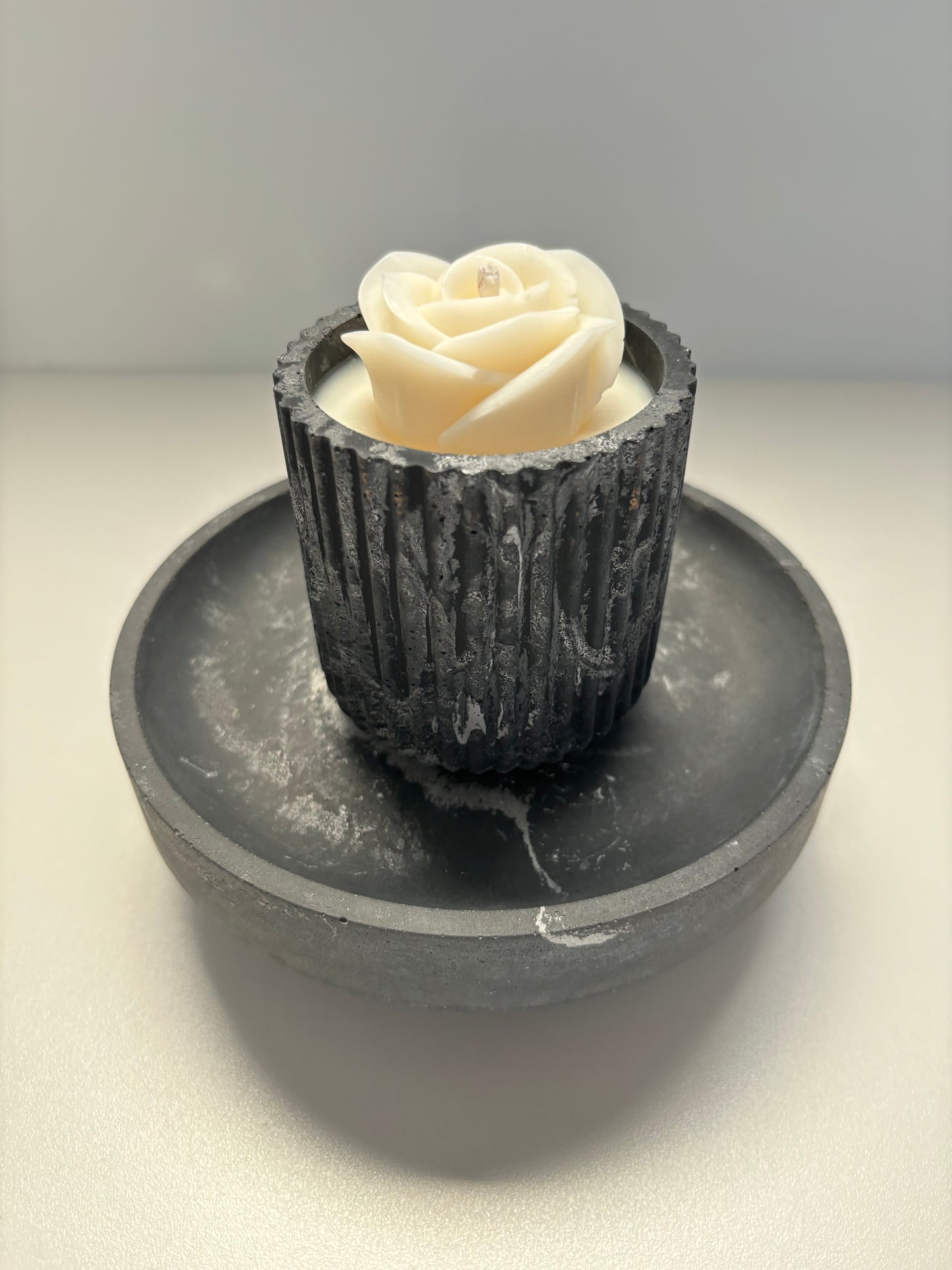 Ribbed Vessel Candle With Rose