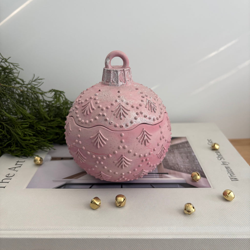 Noelle - Concrete Ornament Vessel