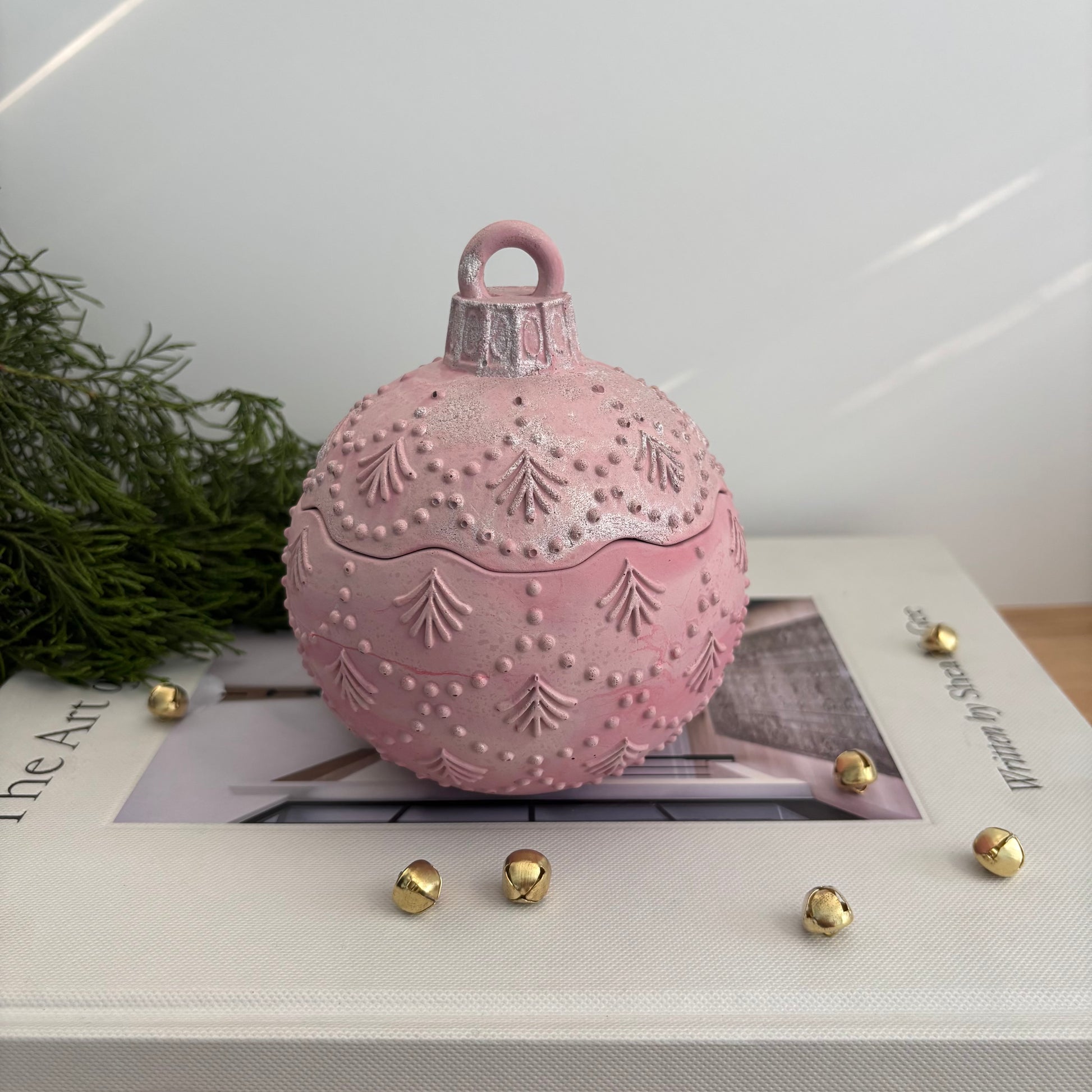 Noelle - Concrete Ornament Candle
