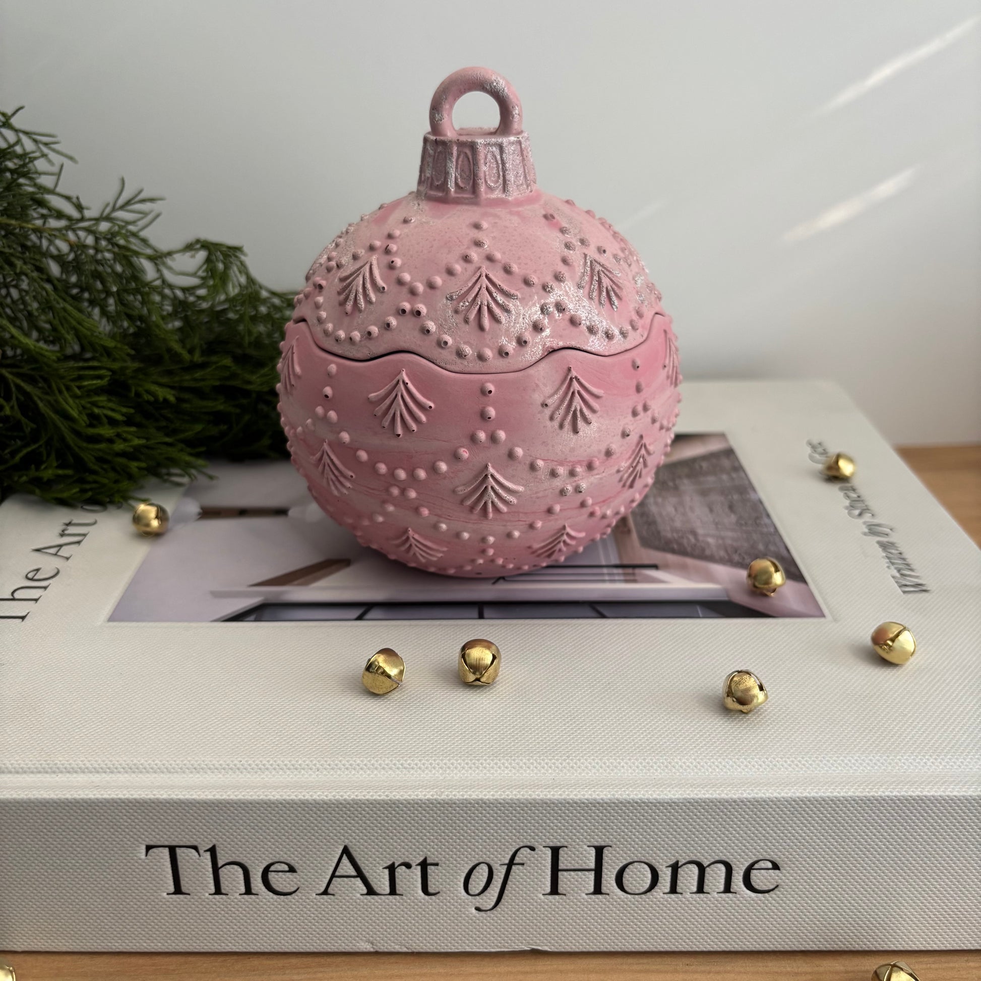 Noelle - Concrete Ornament Candle