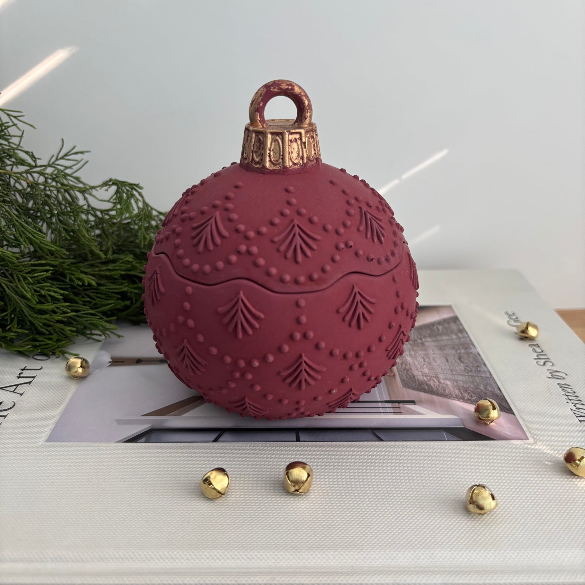 Noelle - Concrete Ornament Candle