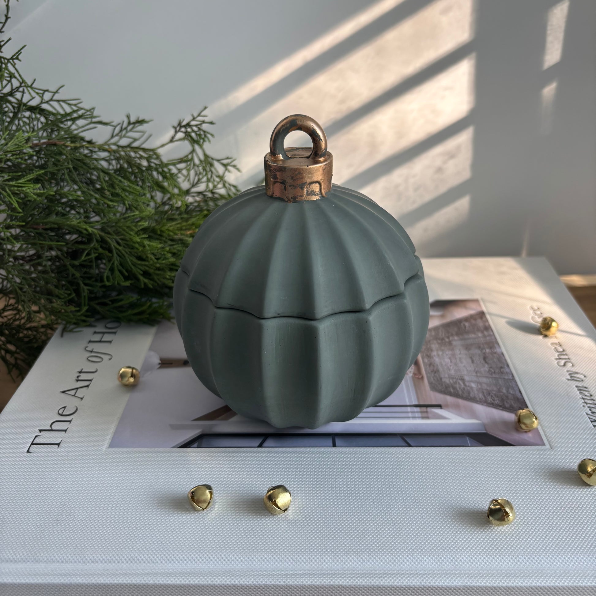Aurora - Concrete Ornament Vessel