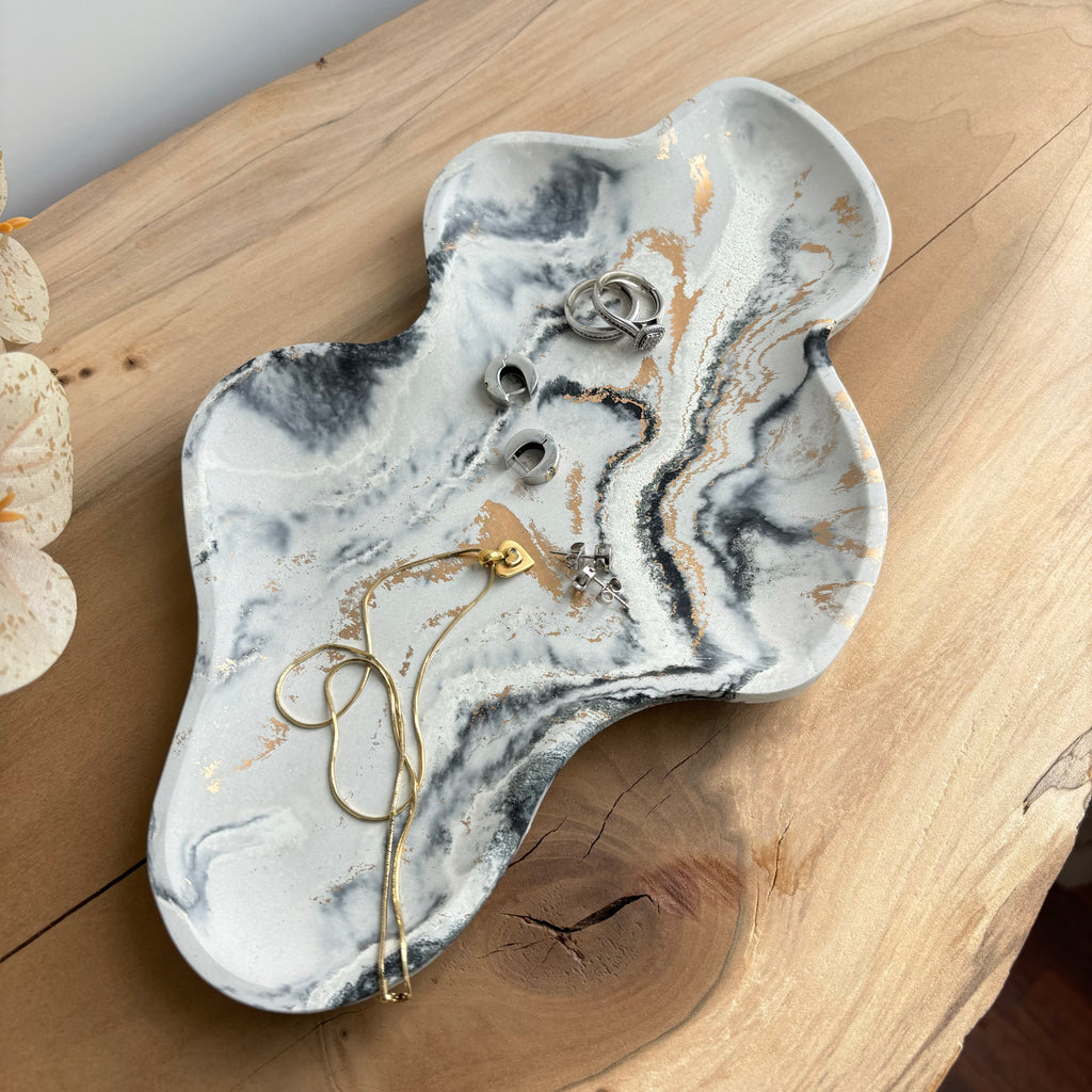 Curvy Tray