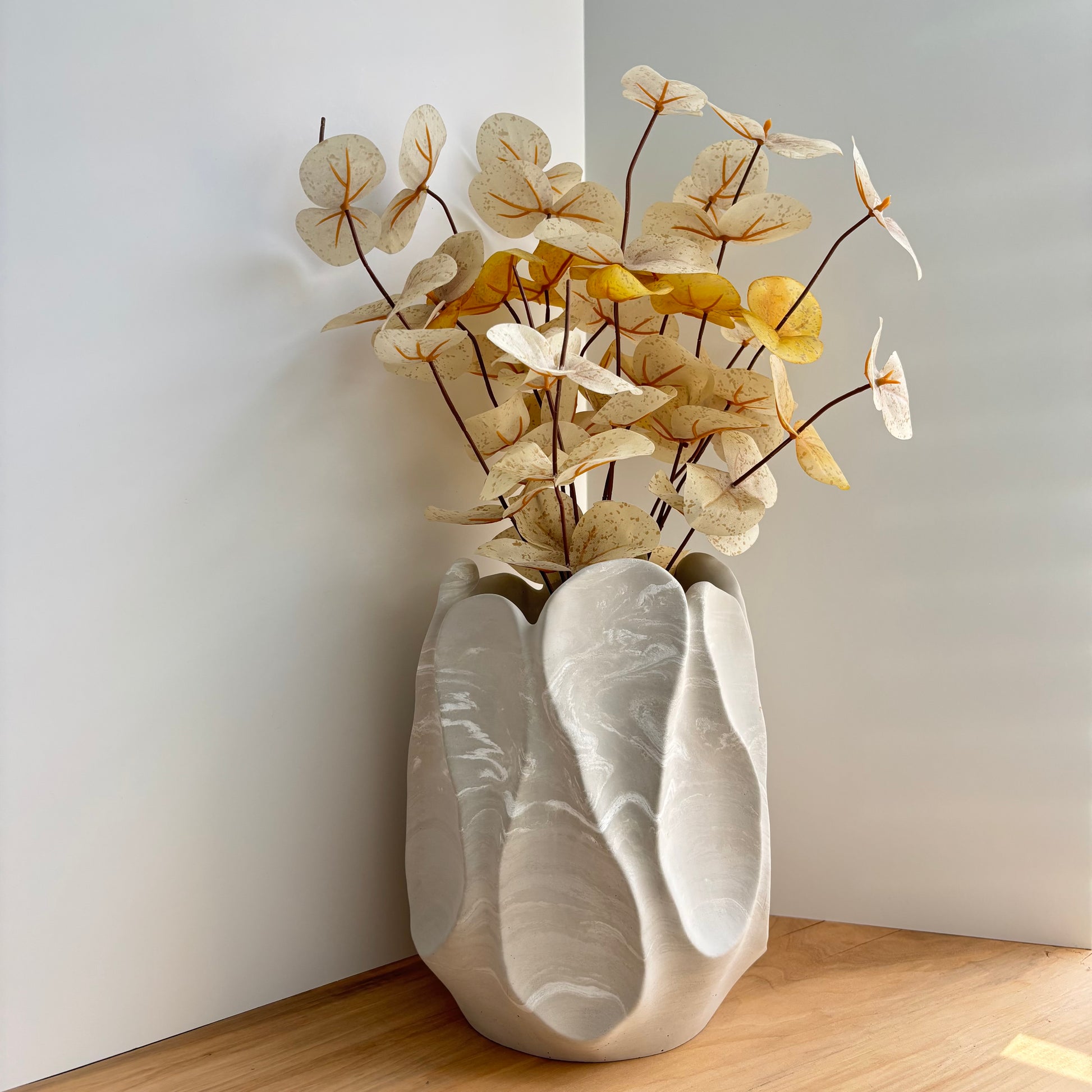 Maros - Sculptural Concrete Vase – Wavy Planter Pot – Organic Vase
