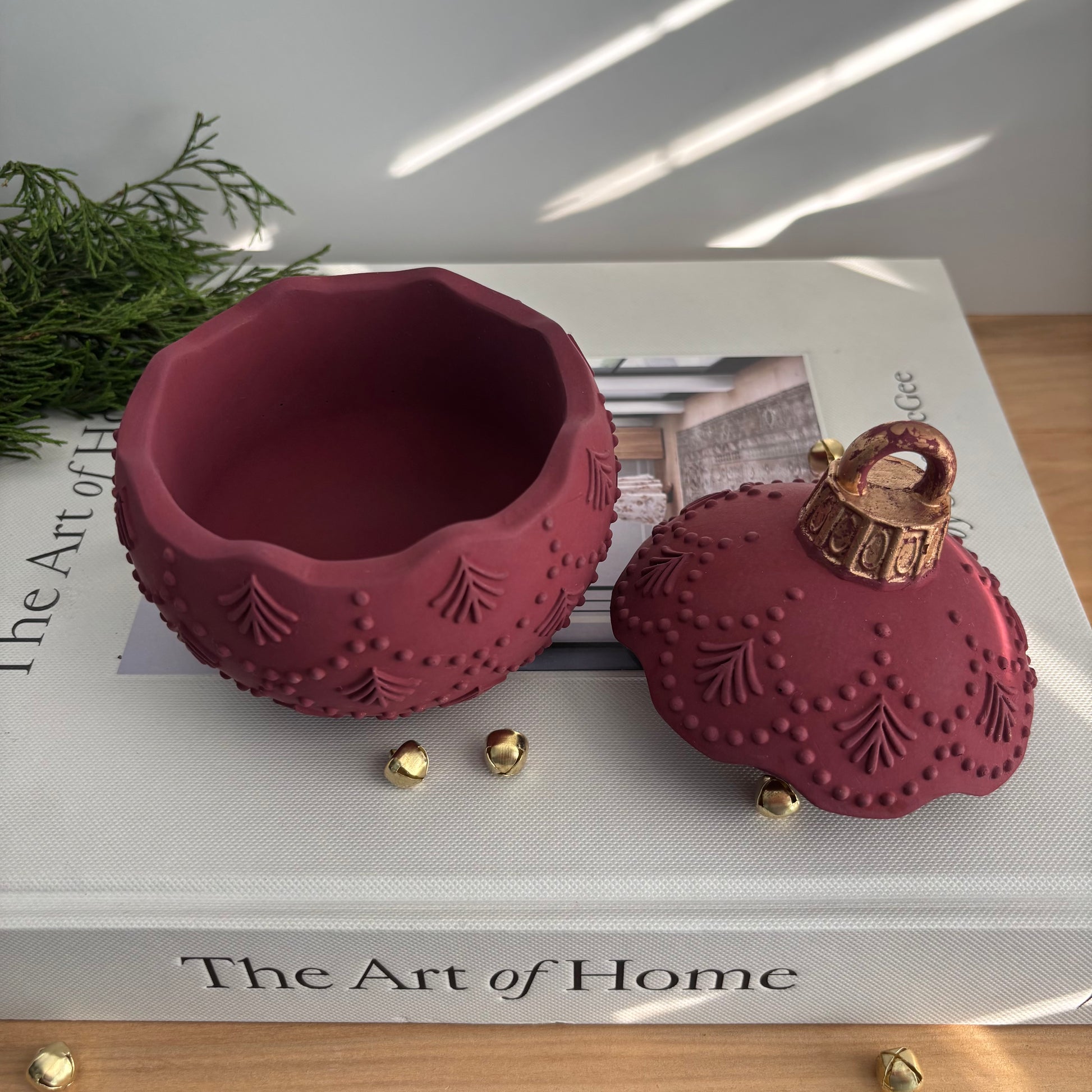 Noelle - Concrete Ornament Candle