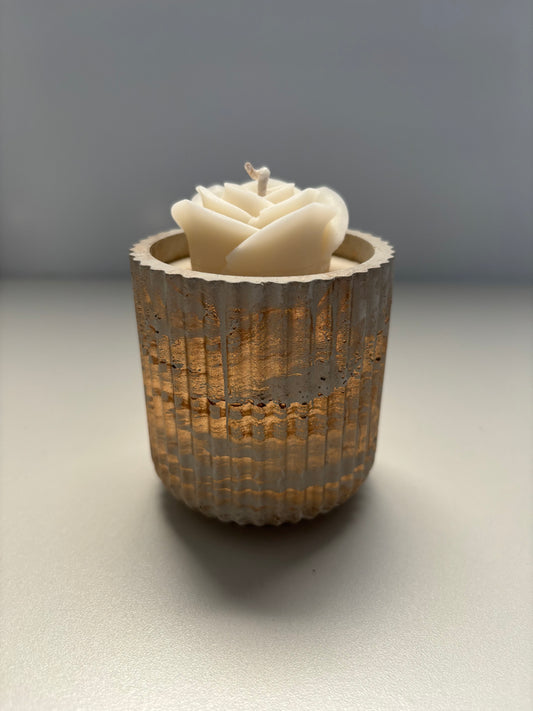 Ribbed Vessel Candle With Rose