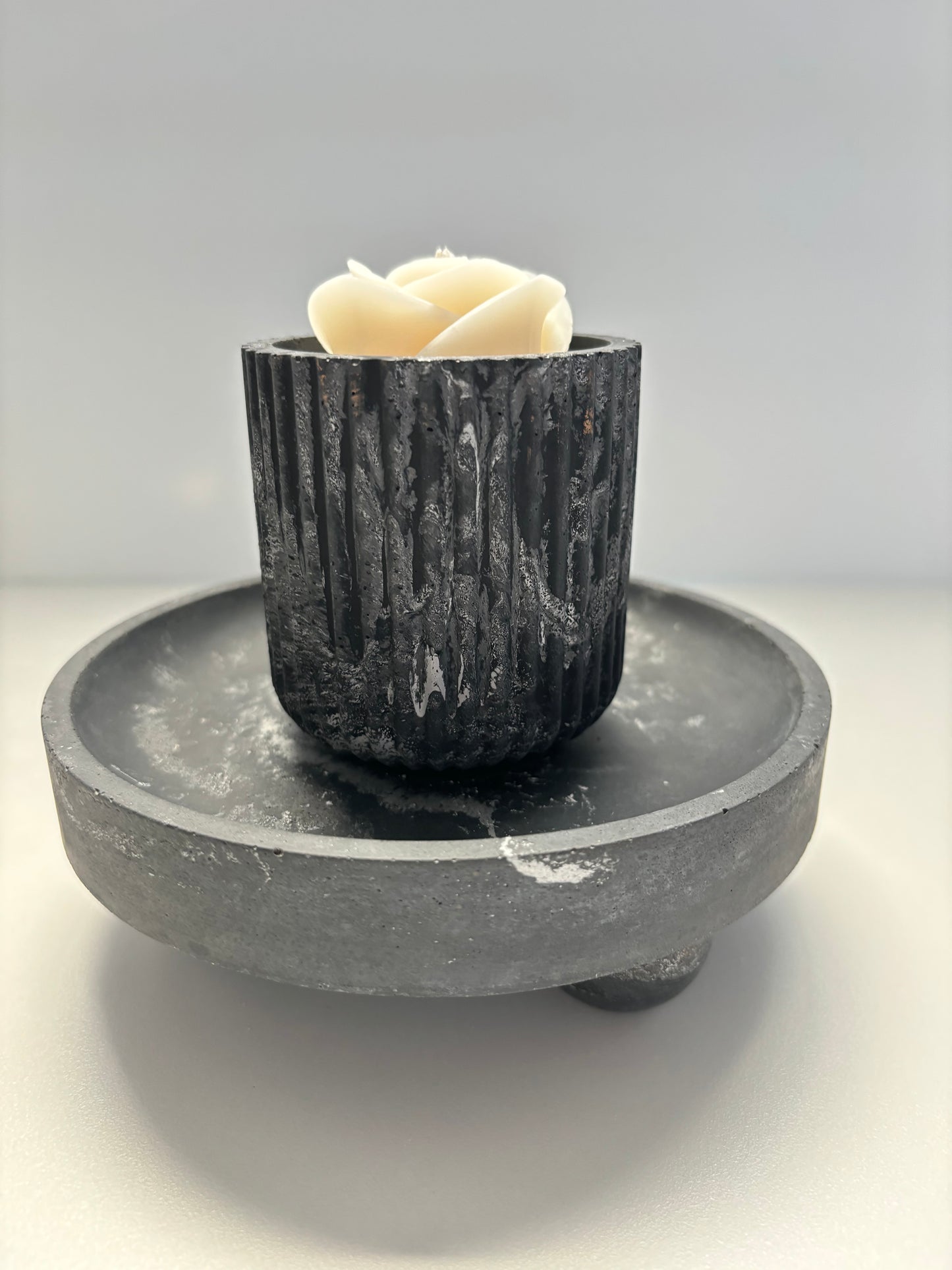 Ribbed Vessel Candle With Rose