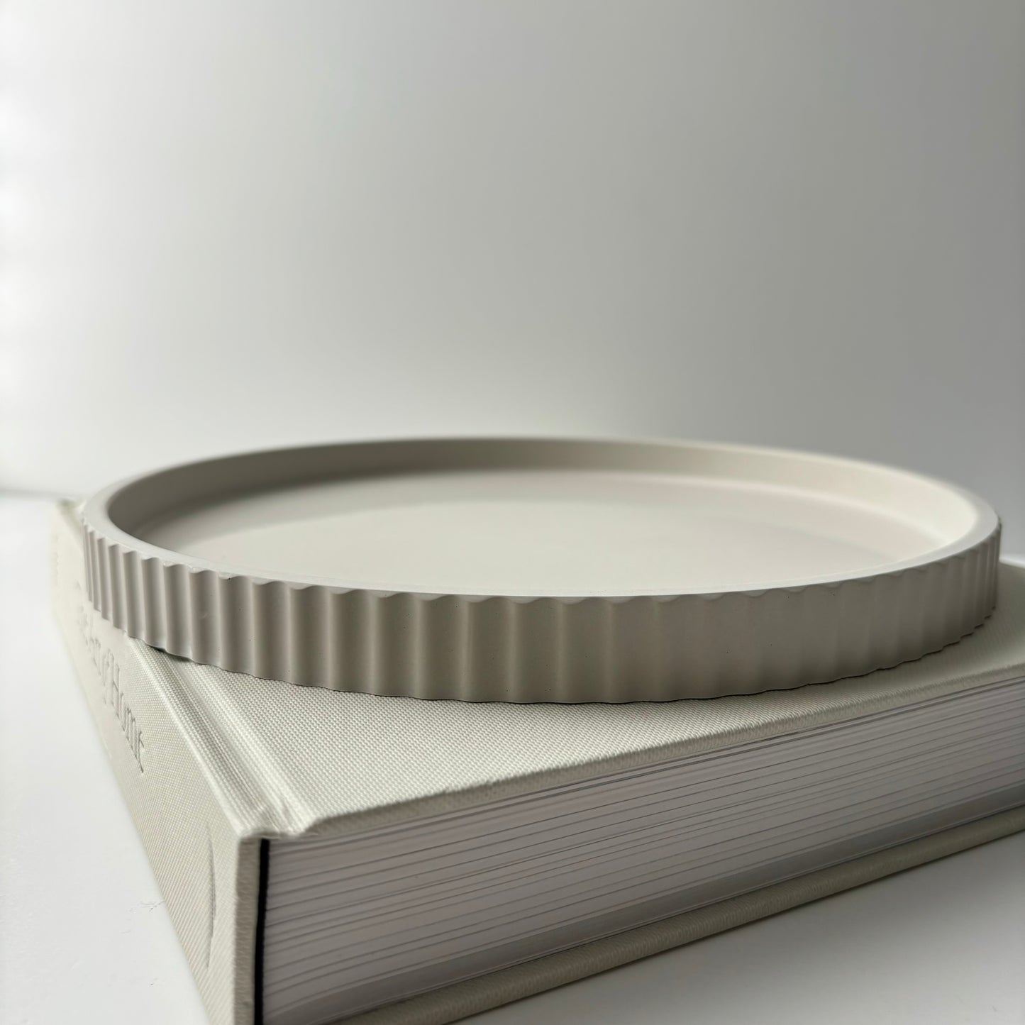 Joma - Round Fluted Tray